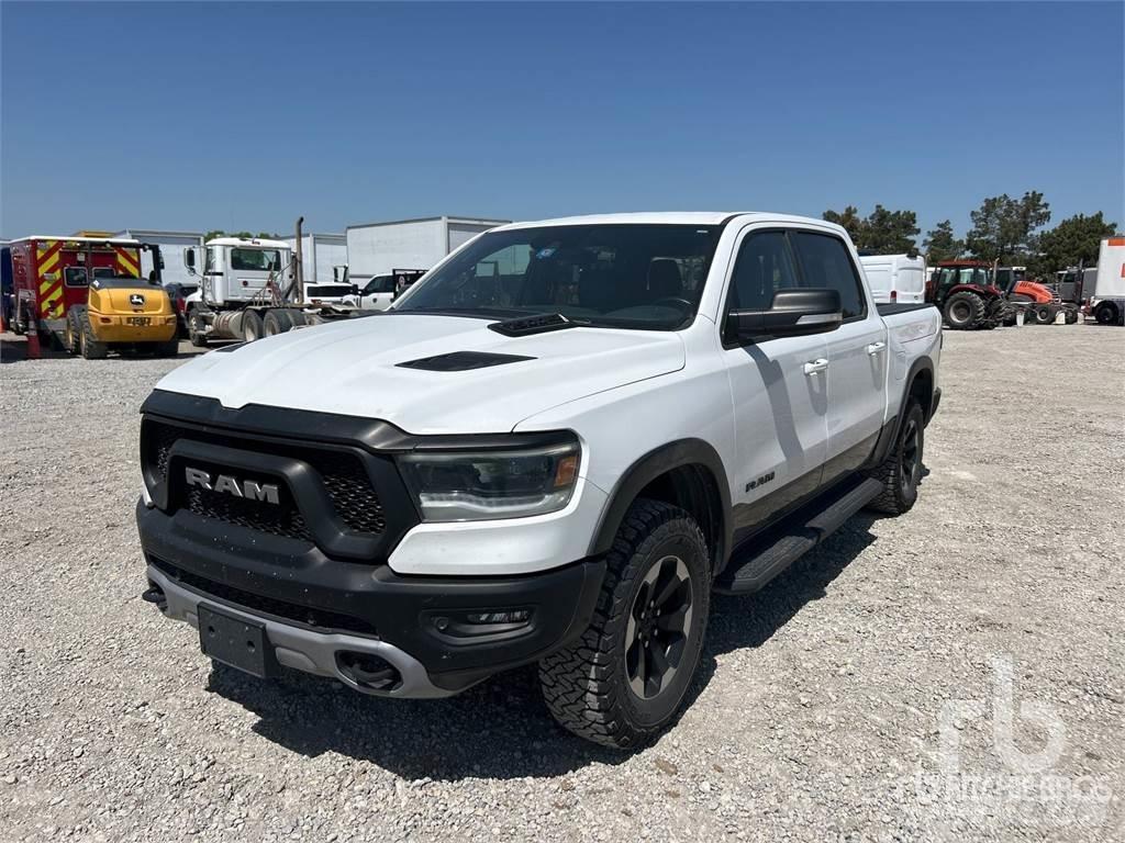 RAM 1500 Бортовые фургоны