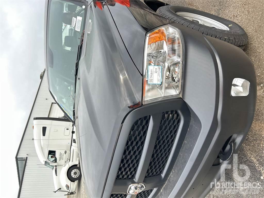 RAM 1500 Бортовые фургоны