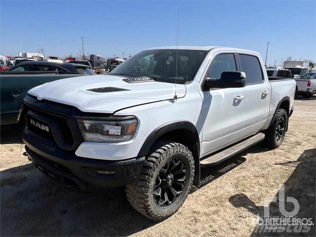 RAM 1500 Бортовые фургоны