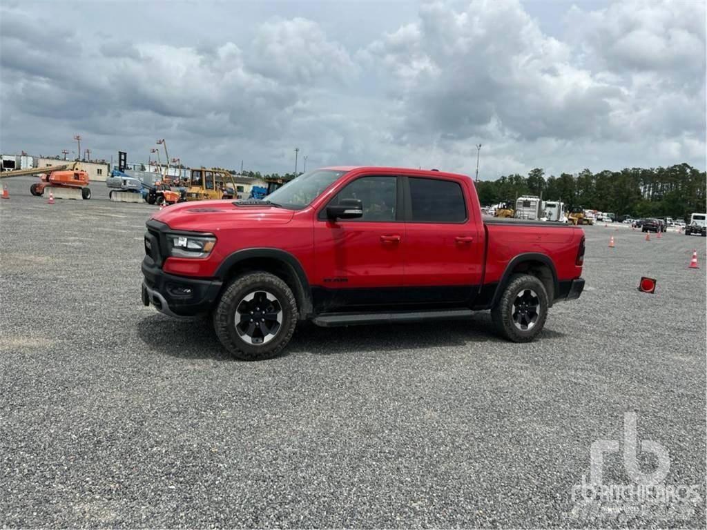 RAM 1500 Бортовые фургоны
