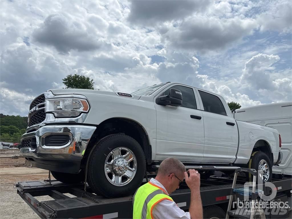 RAM 2500 Бортовые фургоны
