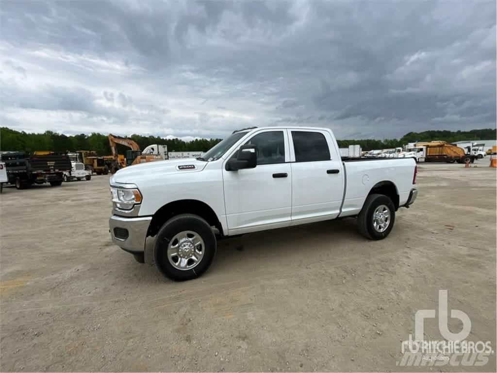 RAM 2500 Бортовые фургоны