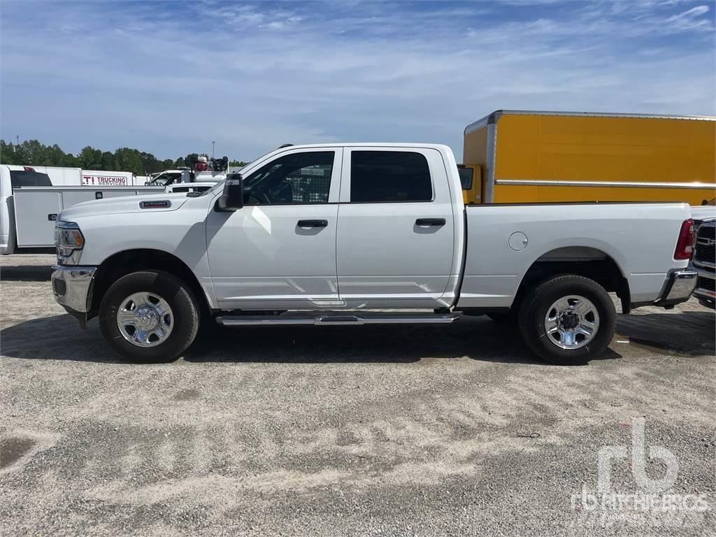 RAM 2500 Бортовые фургоны