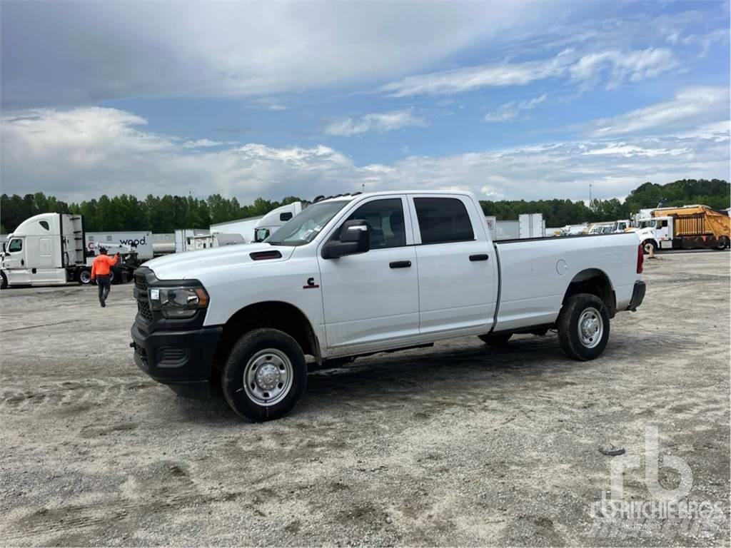RAM 2500 Бортовые фургоны