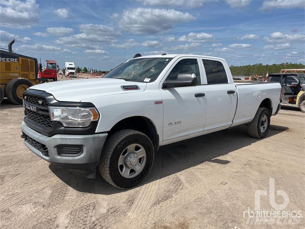 RAM 2500 Бортовые фургоны