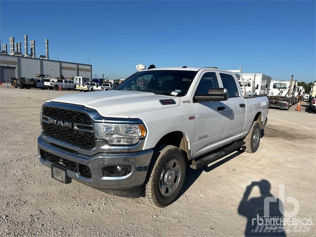 RAM 2500 Бортовые фургоны