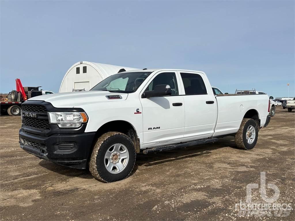 RAM 3500 Бортовые фургоны