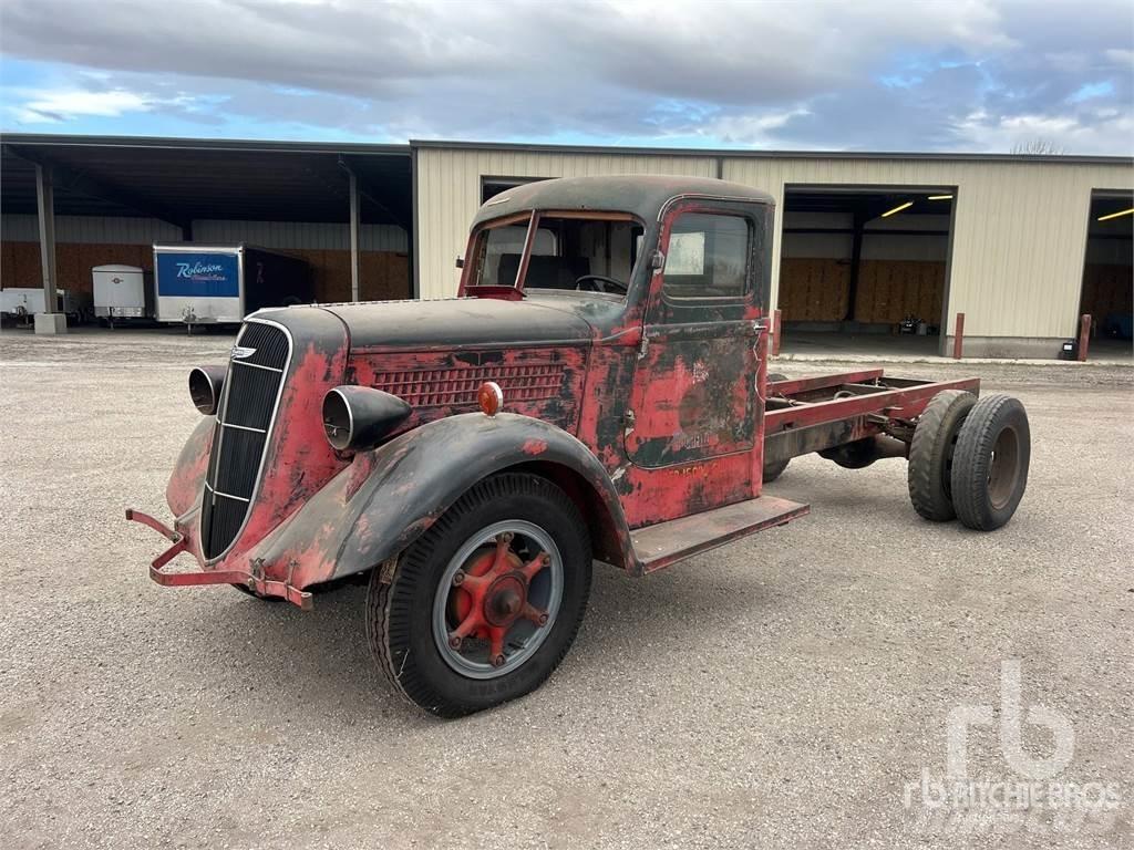  STUDEBAKER 4x2 Грузовики-цистерны