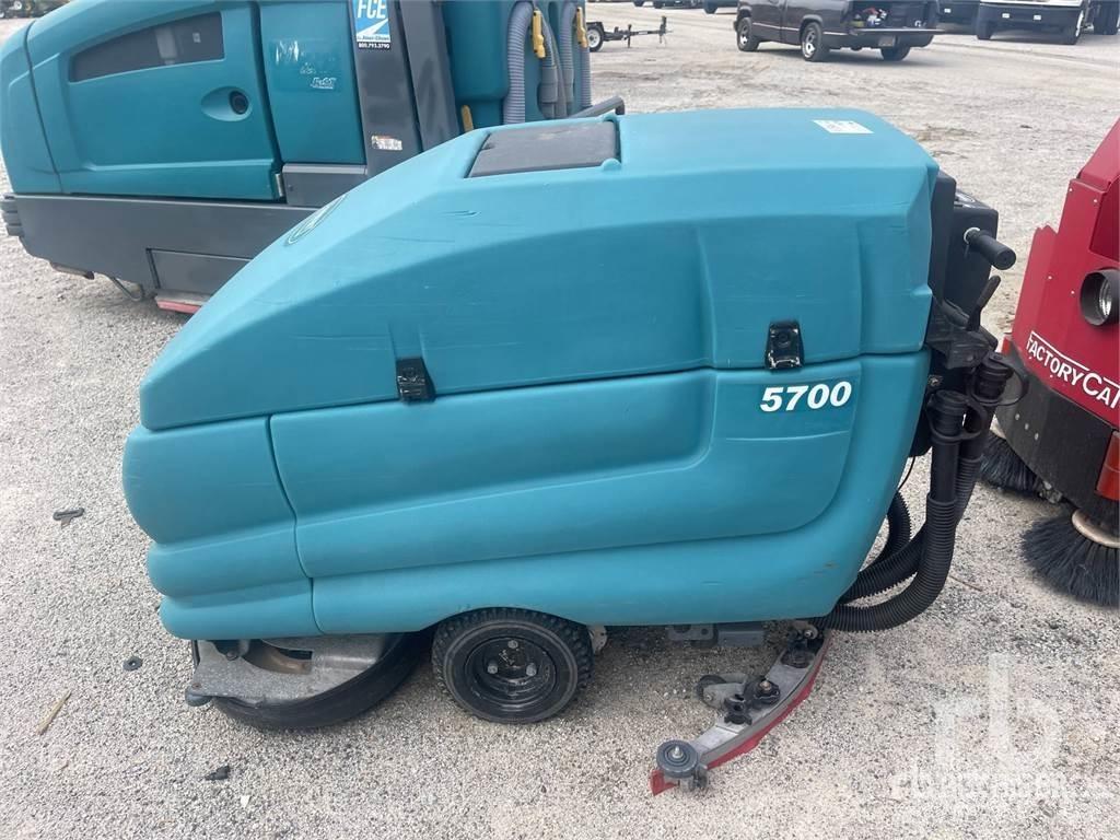 Tennant 5700 Вакуумные уборочные машины