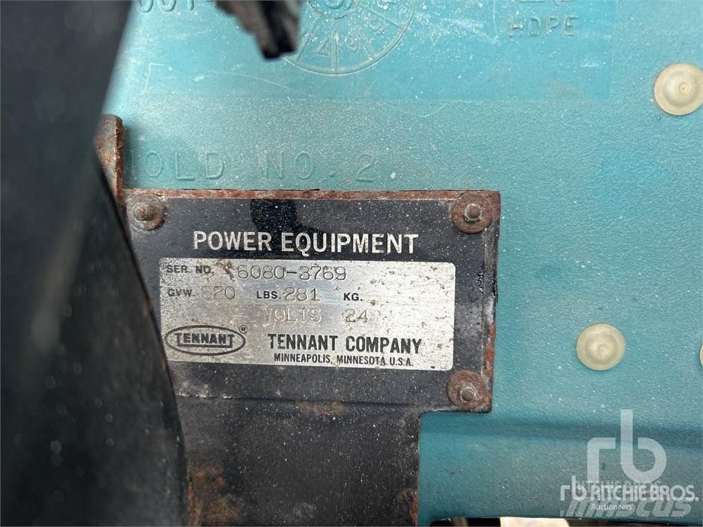 Tennant 6080 Вакуумные уборочные машины