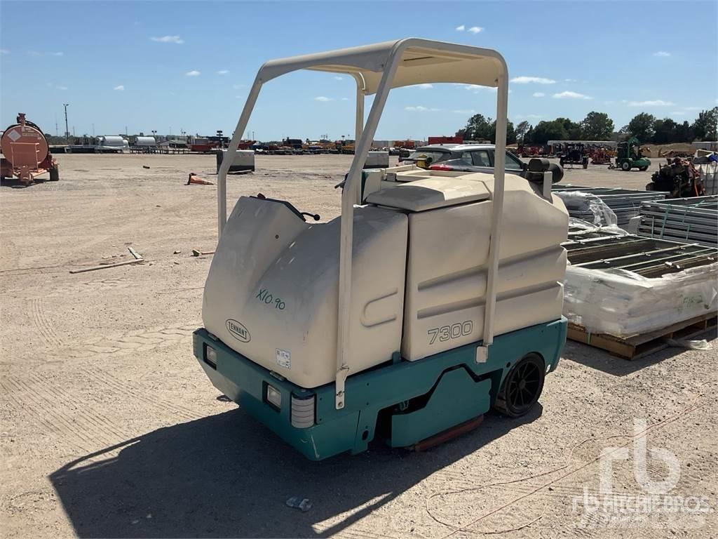 Tennant 7300 Вакуумные уборочные машины