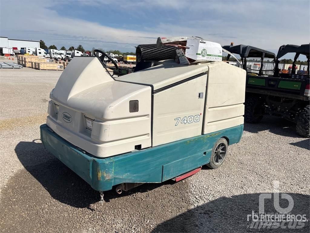 Tennant 7400 Вакуумные уборочные машины