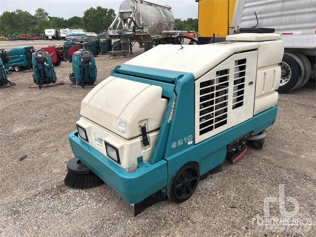 Tennant 8210 Вакуумные уборочные машины