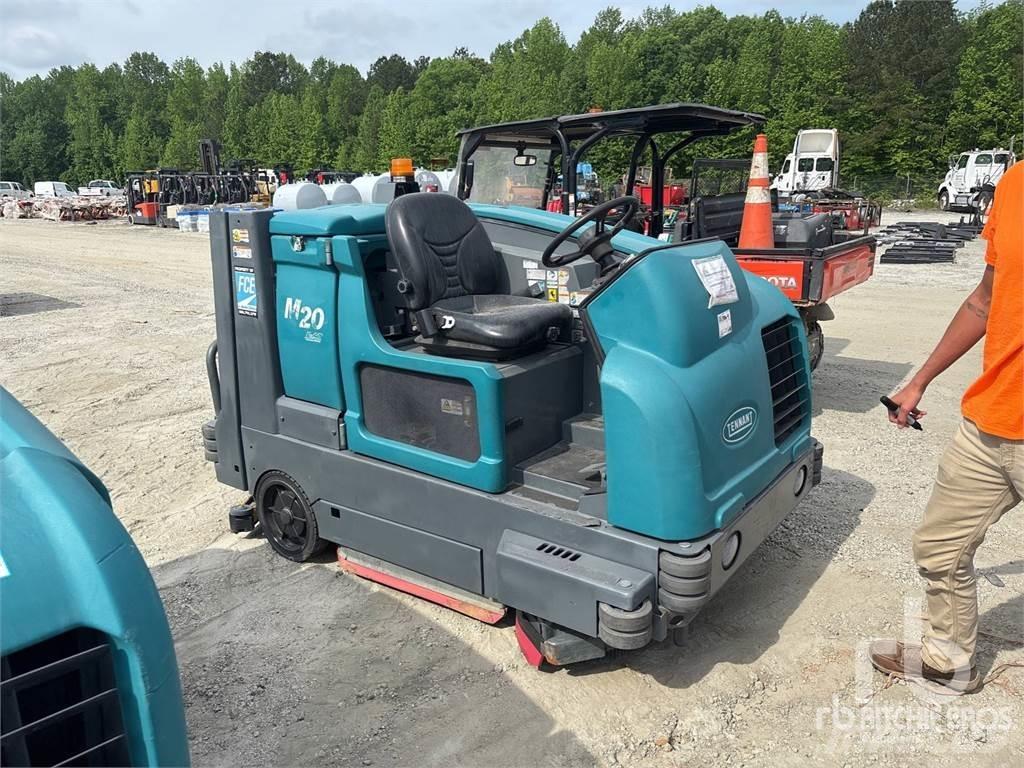 Tennant M20 Вакуумные уборочные машины