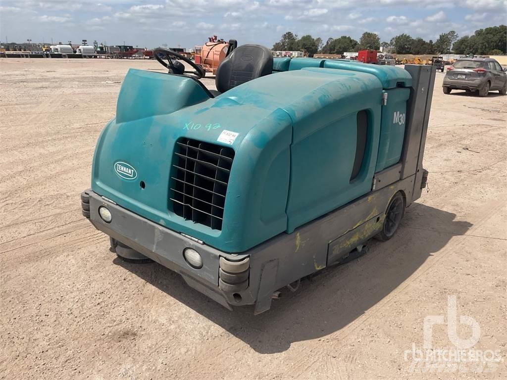 Tennant M30 Вакуумные уборочные машины