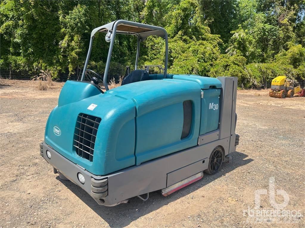 Tennant M30 Вакуумные уборочные машины