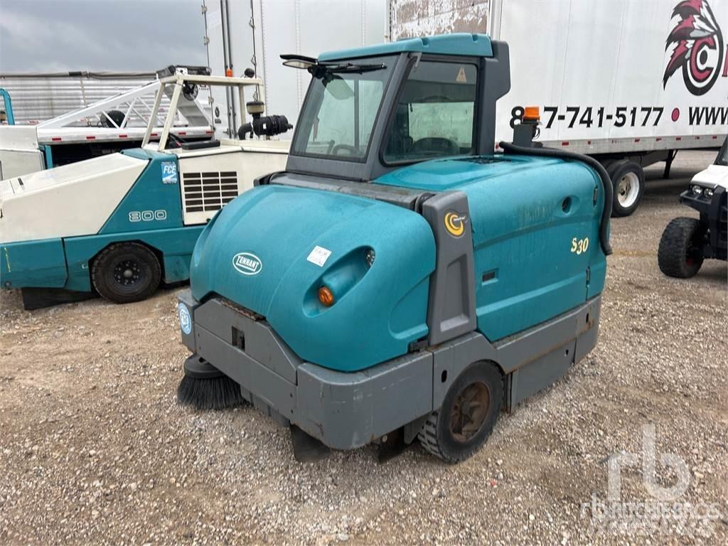 Tennant S30 Вакуумные уборочные машины