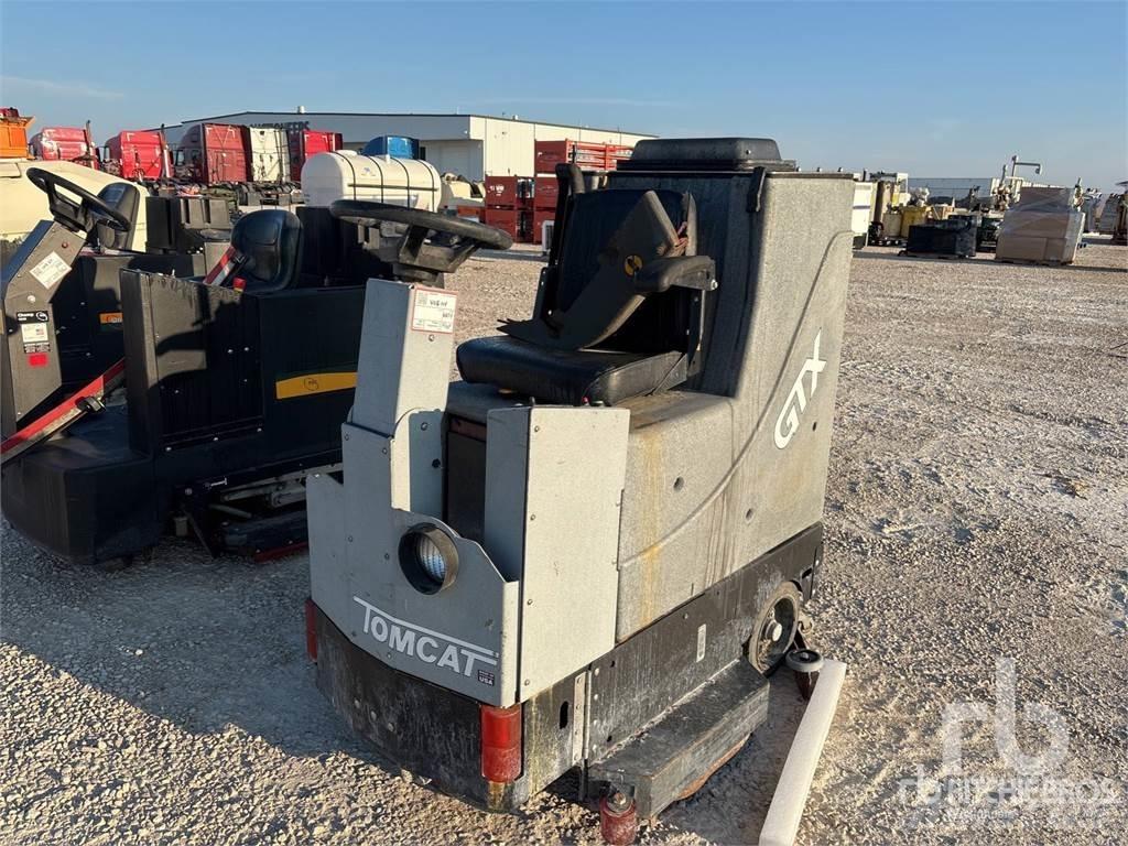  TOMCAT GTX Вакуумные уборочные машины
