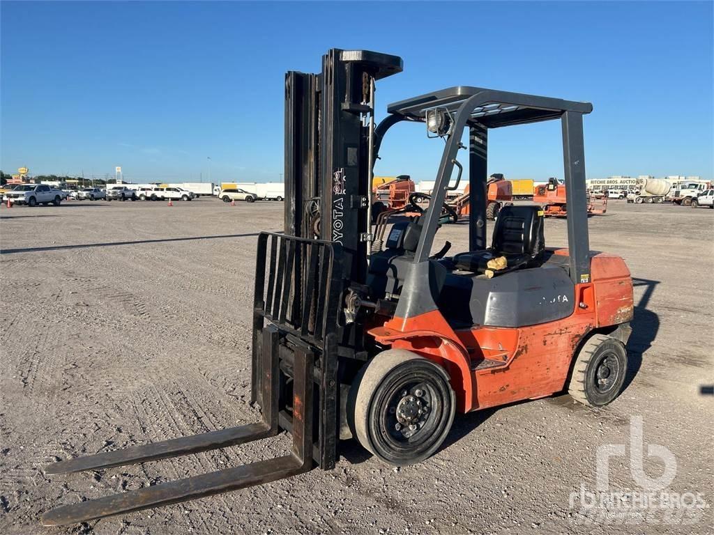 Toyota 7FDU30 Дизельные погрузчики