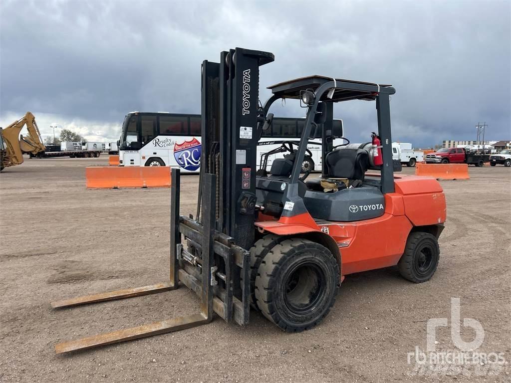 Toyota 7FGAU50 Дизельные погрузчики