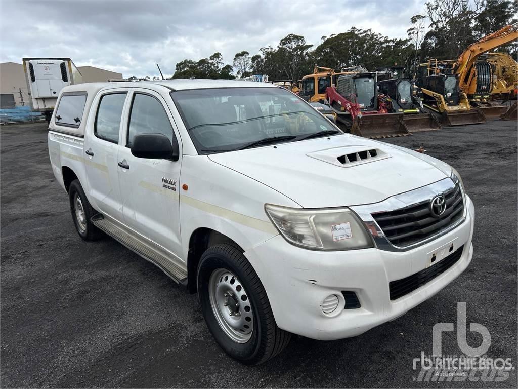 Toyota HILUX Бортовые фургоны