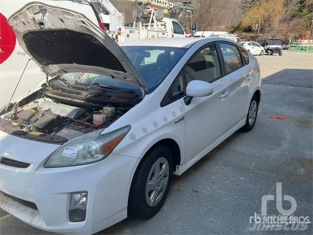 Toyota PRIUS Легковые автомобили