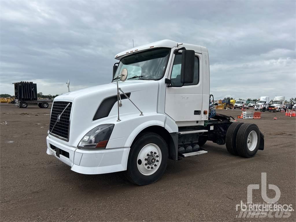 Volvo VNL300 Седельные тягачи