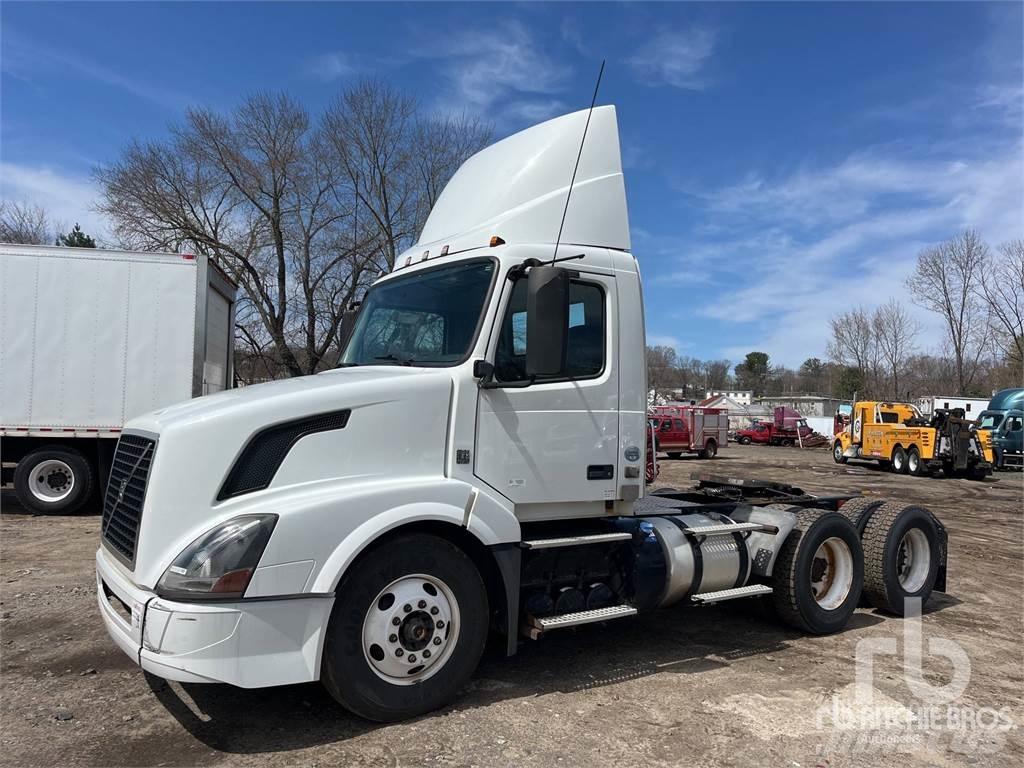Volvo VNL300 Седельные тягачи
