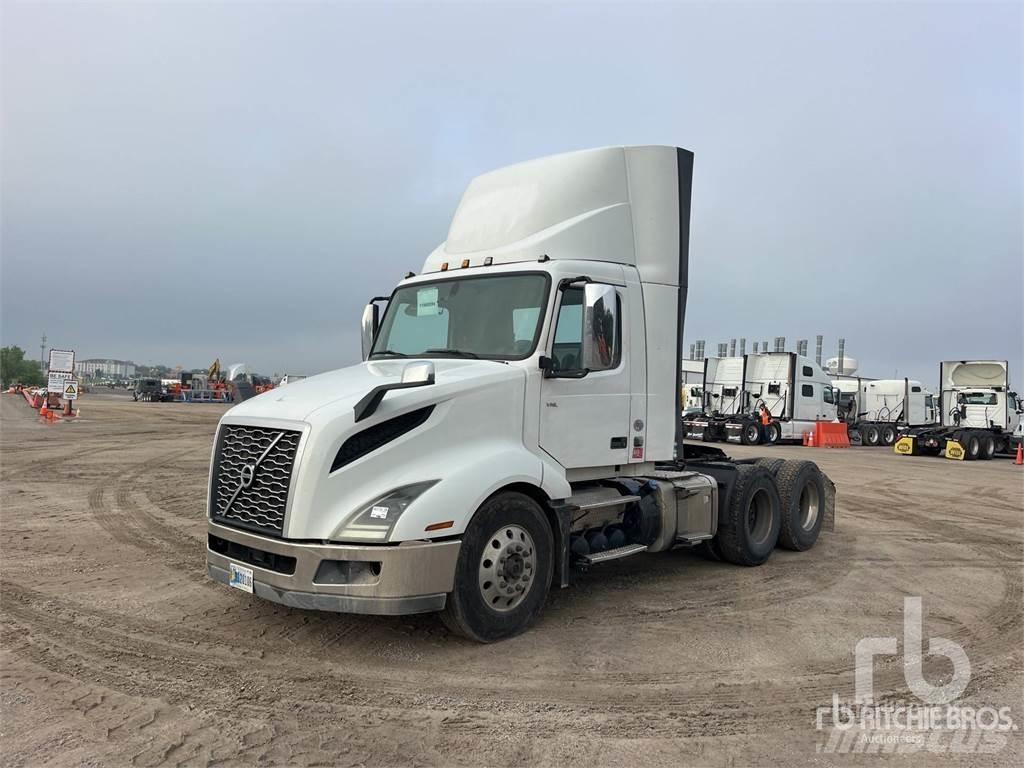 Volvo VNL300 Седельные тягачи