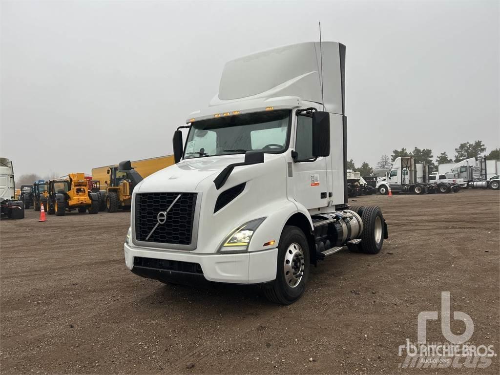 Volvo VNR42300 Седельные тягачи