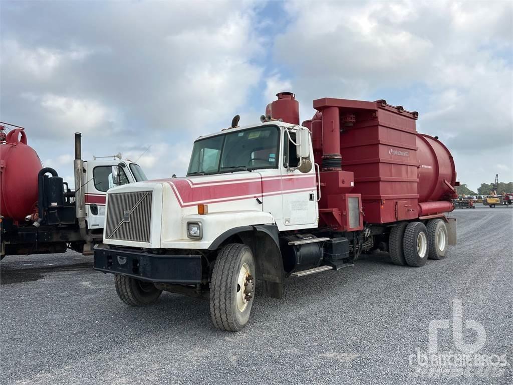 Volvo WG64F Ассенизаторские машины