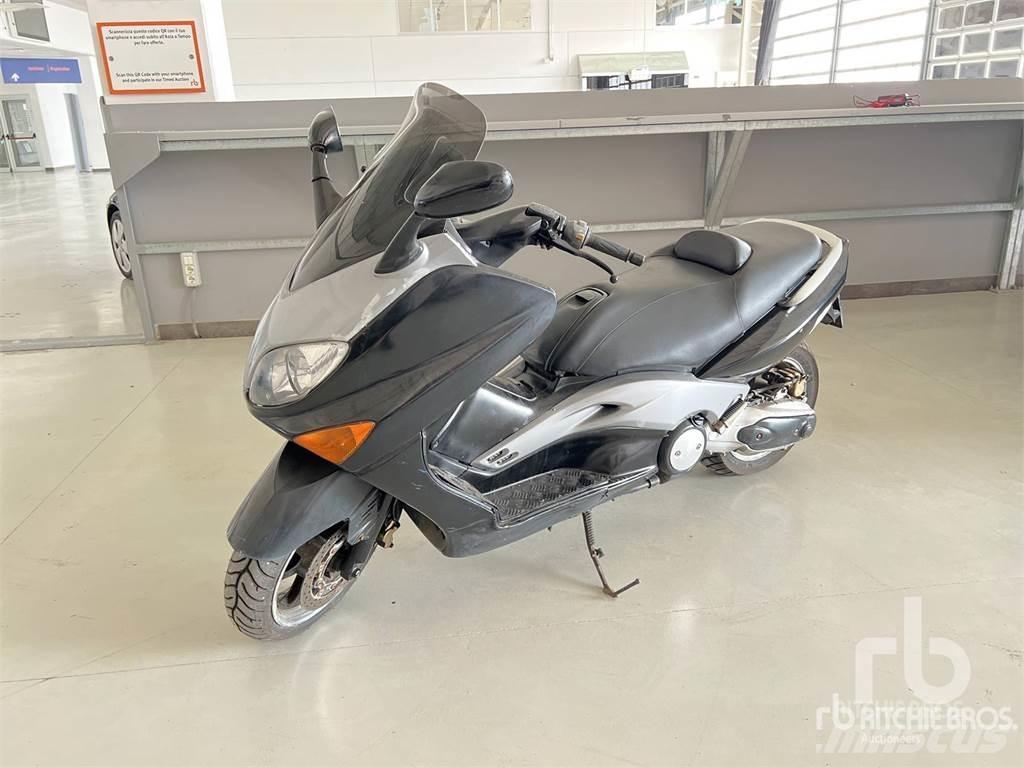 Yamaha TMAX Легковые автомобили