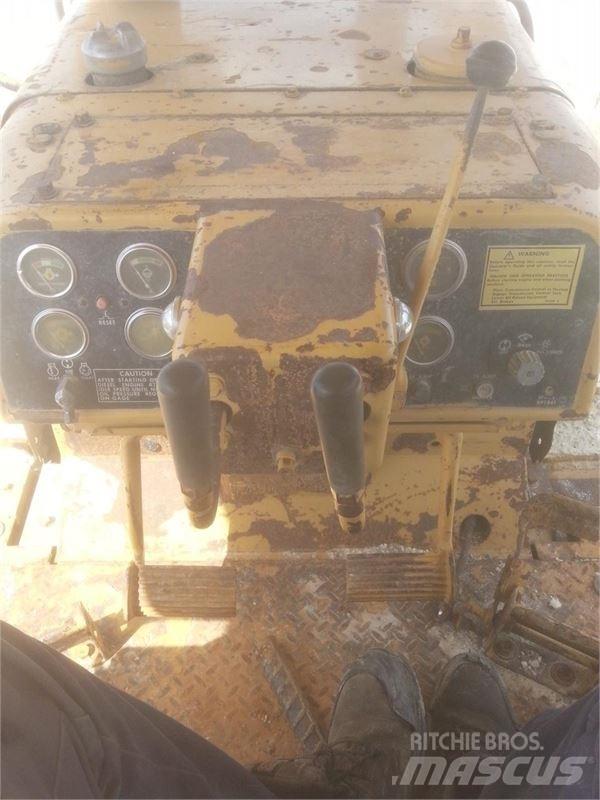 CAT D6D LGP Гусеничные бульдозеры