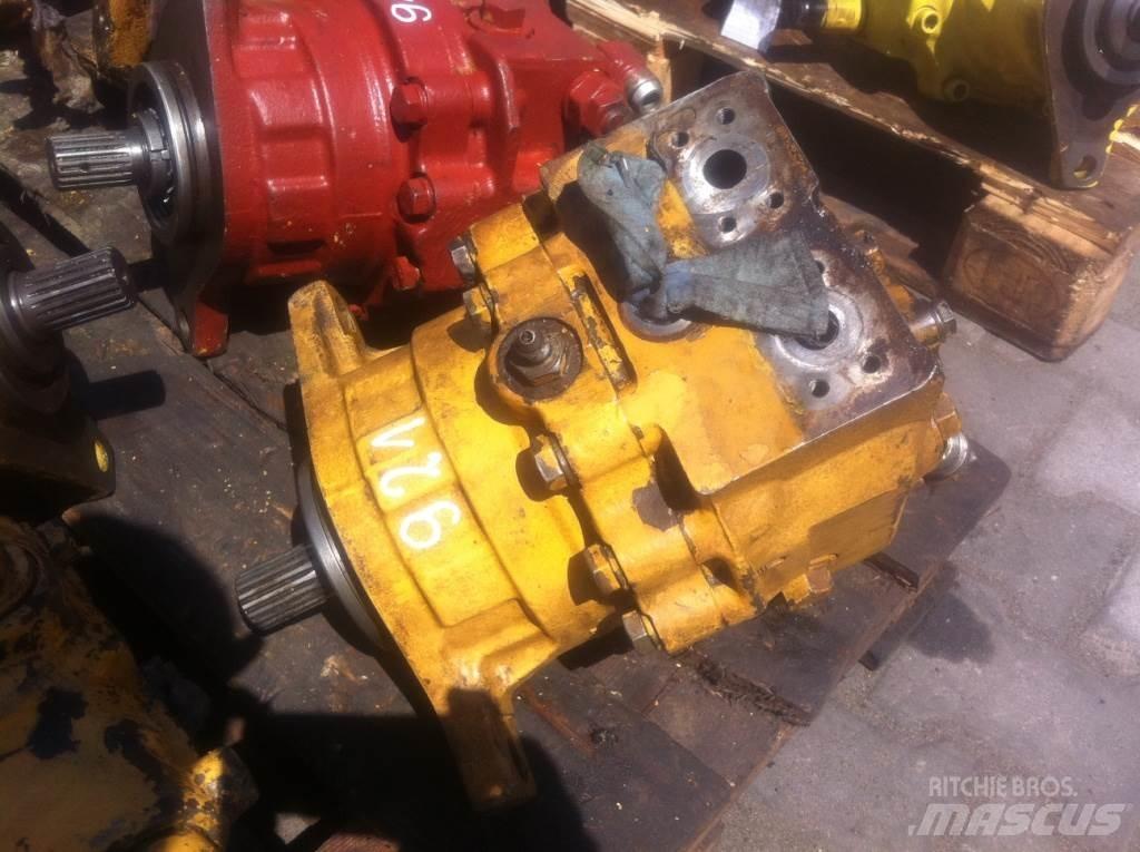 Komatsu E215... Двигатели