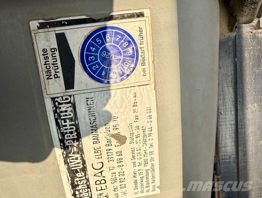 CAT 906 Фронтальные погрузчики