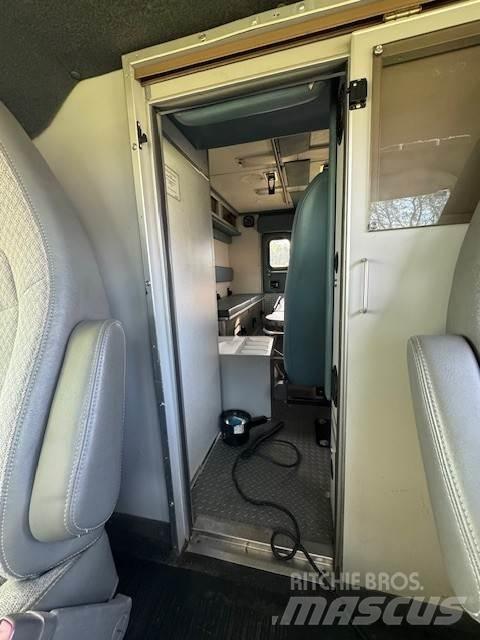 Chevrolet G3500 Специальные грузовики