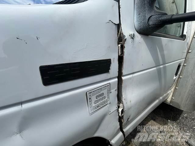 Ford E-350 Грузовики-Фургоны