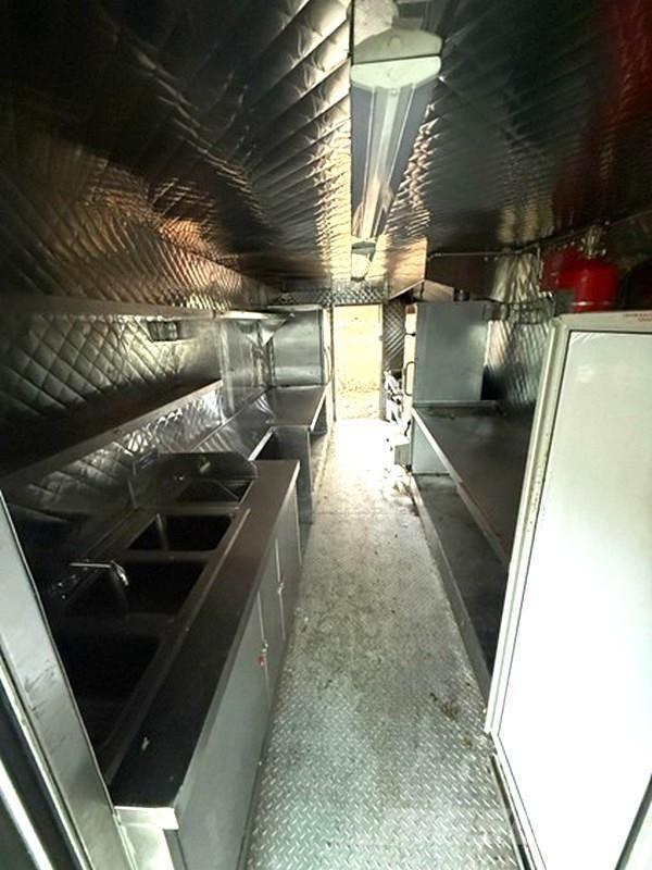 Ford E-350 Грузовики-Фургоны