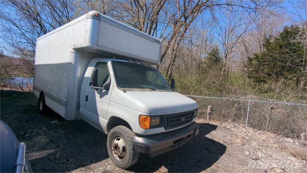 Ford E450 Грузовики-Фургоны
