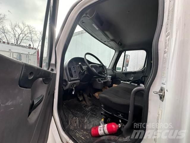 Freightliner M2 Грузовики-Фургоны