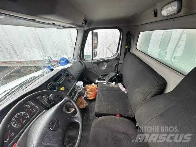 Freightliner M2 Грузовики-Фургоны
