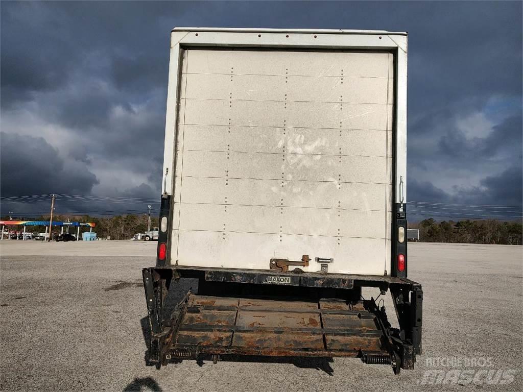 Freightliner M2 Грузовики-Фургоны