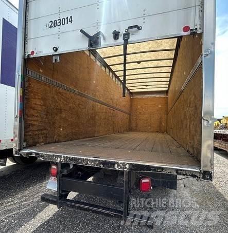 Freightliner M2 Грузовики-Фургоны
