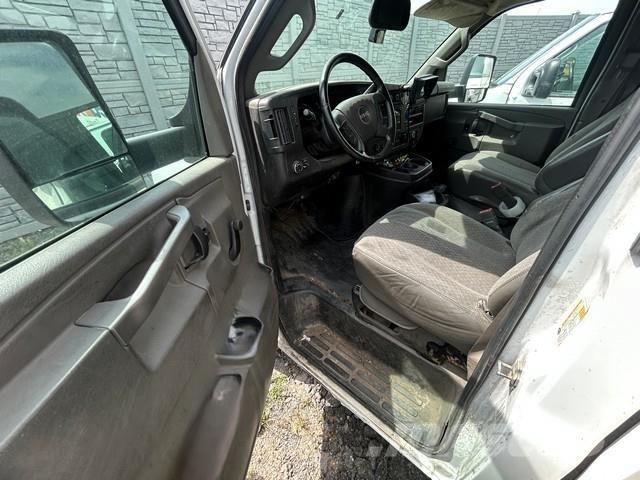 GMC Savana 4500 Грузовики-Фургоны