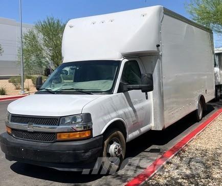 GMC Savana 4500 Грузовики-Фургоны