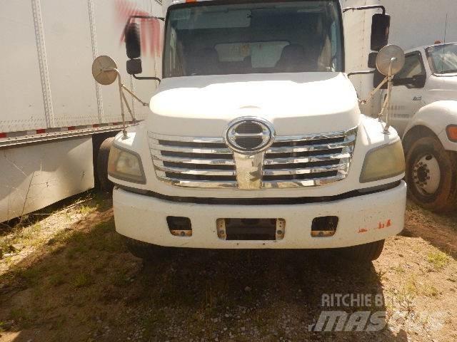 Hino 258 Грузовики-Фургоны