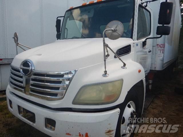 Hino 258 Грузовики-Фургоны