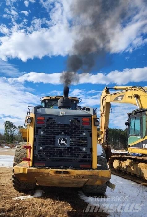 John Deere 824K Фронтальные погрузчики