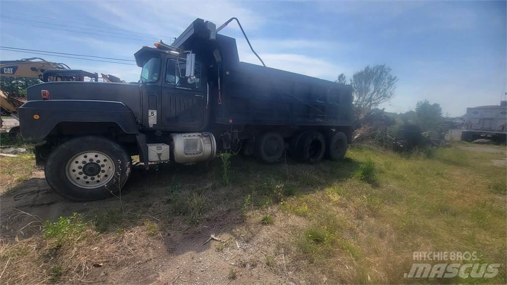 Mack RD6885 Грузовики-Самосвалы