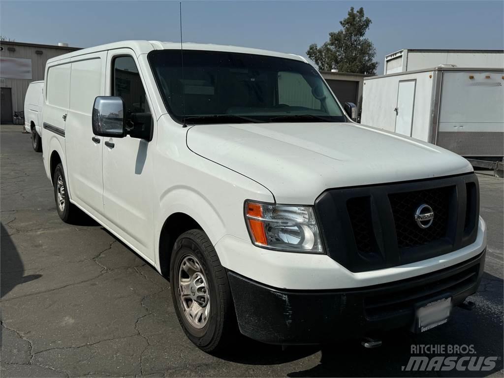 Nissan NV3500 HD Цельнометаллический фургоны